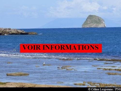 pêcheur face à l'Ilet Tete-à-l'Anglais